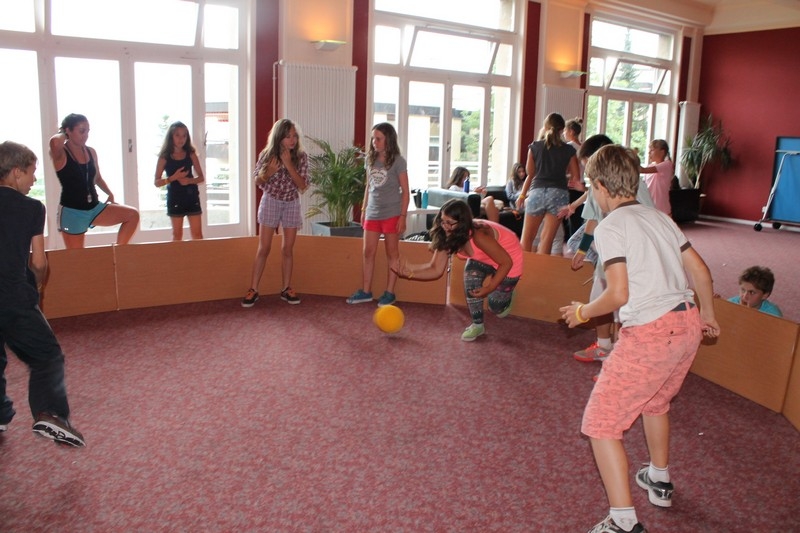 Village Camps International Summer Camp Leysin, Switzerland 2026-07-26 https://www.villagecamps.com/journals_admin/images/698-34-yellowevening (17).jpg